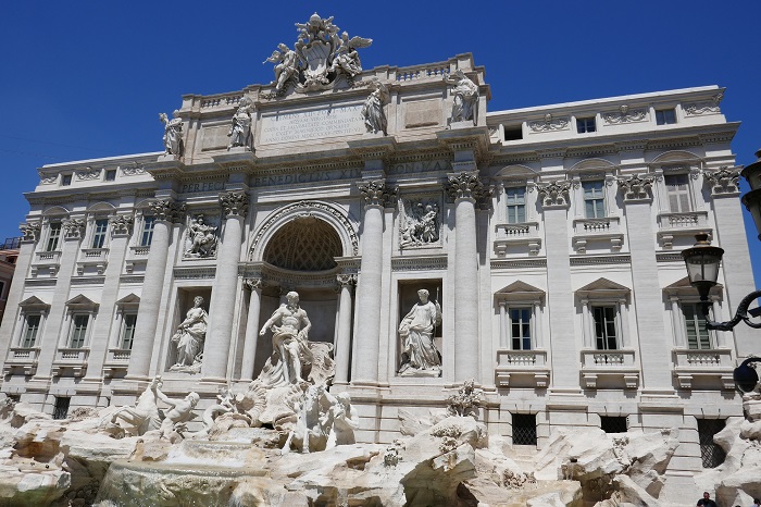 Morning sun on the Fontana di Trevi