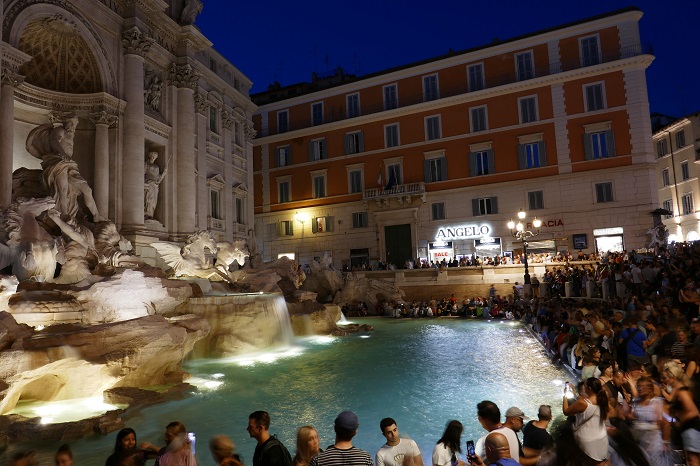 Trevi Crownds at Night