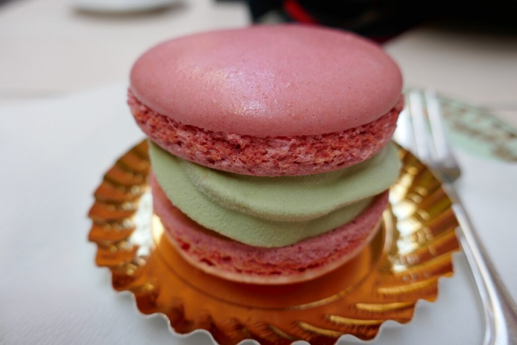 Macaron with Gelato