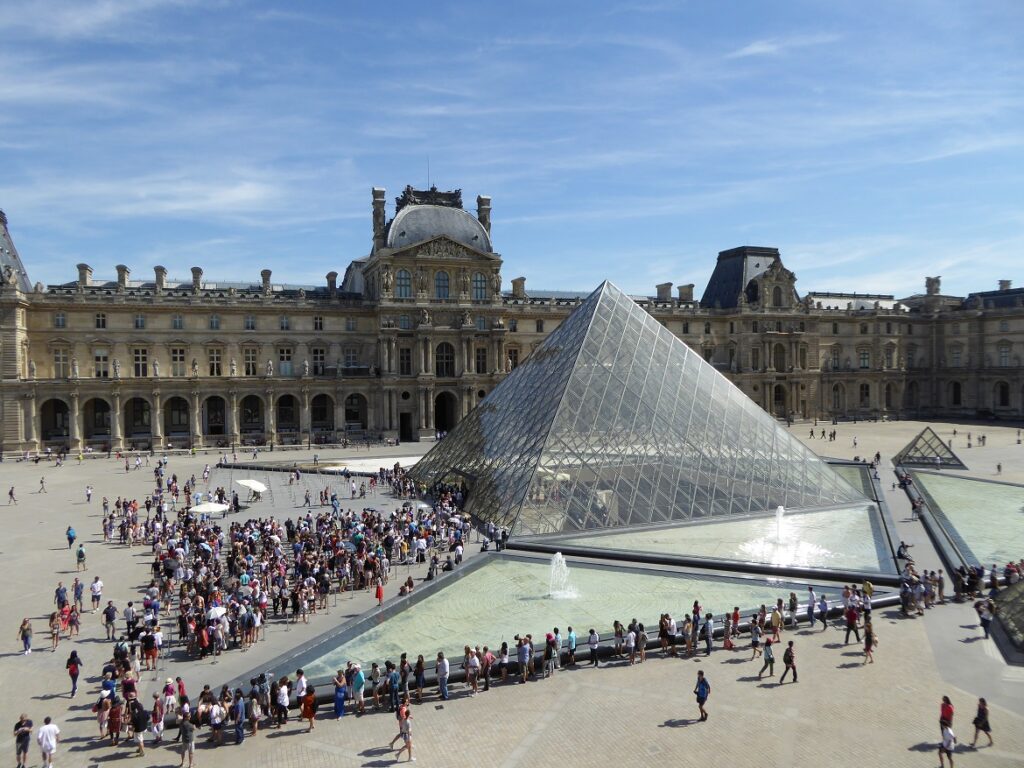 Queues at the Louvre