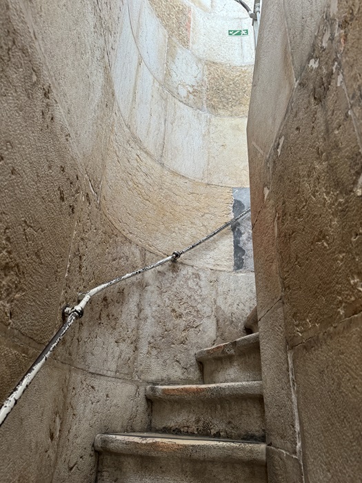 Stairs with the Arco da Rua Augusta