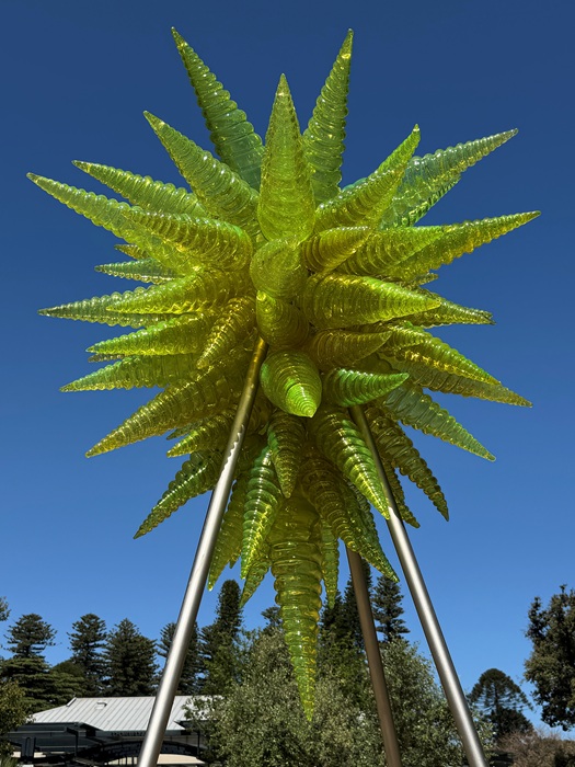 Chartreuse Hornet Polyvitro Chandelier